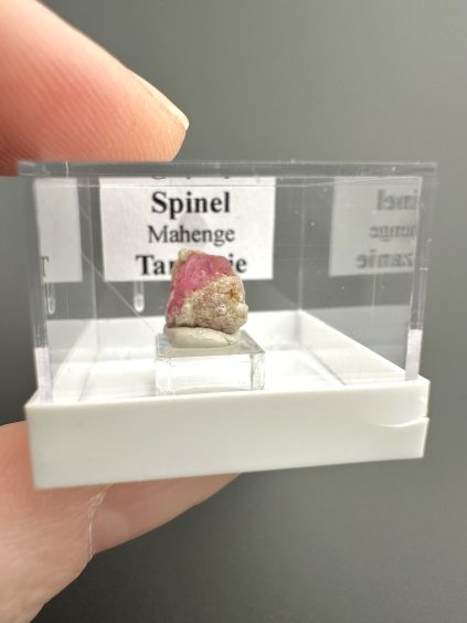 Spinel – Mahenge, Tanzánie
