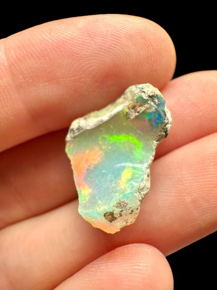 Precious opal – Welo, Ethiopia