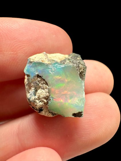 Precious opal – Welo, Ethiopia
