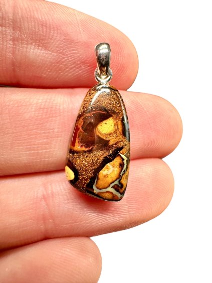 Silberanhänger aus australischem Boulder-Opal