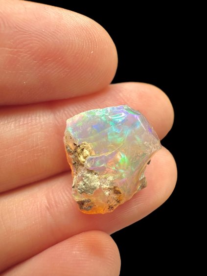 Precious opal – Welo, Ethiopia