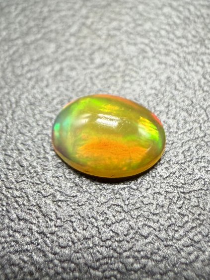 Drahý opál 0,34ct – Kabošon – Welo, Etiopie