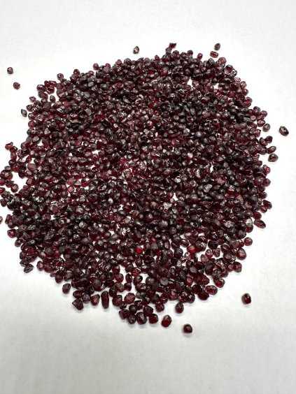 Český granát 50g, 2,5-3mm – České Středohoří, ČR