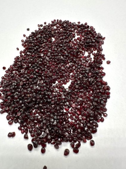 Český granát 50g, 2,5-3mm – České Středohoří, ČR