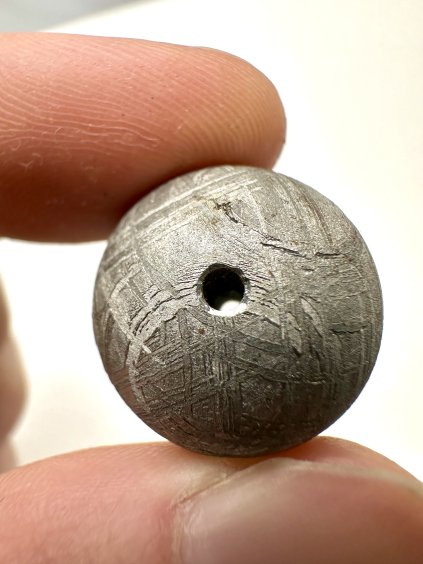 Meteorit Muonionalusta korálek 2 cm – Norrbotten, Švédsko