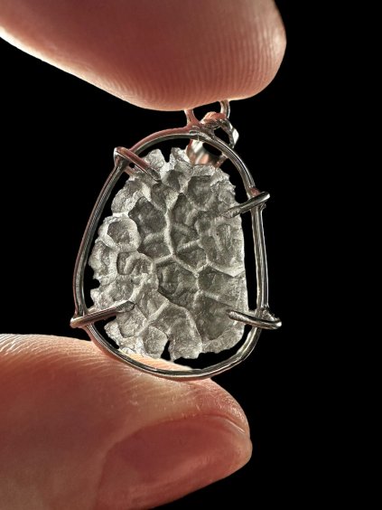 Silver pendant made from carpathian obsidian 2,2g