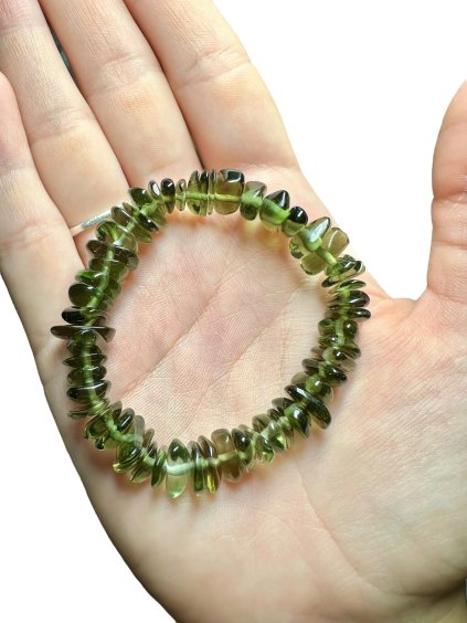 Armband aus getrommelten Moldaviten