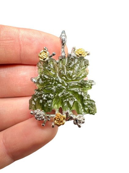 Silver moldavite pendant with gold-plated elements 11,6g