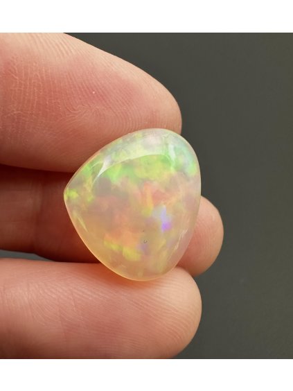 Edelopal – Cabochon – Welo, Äthiopien