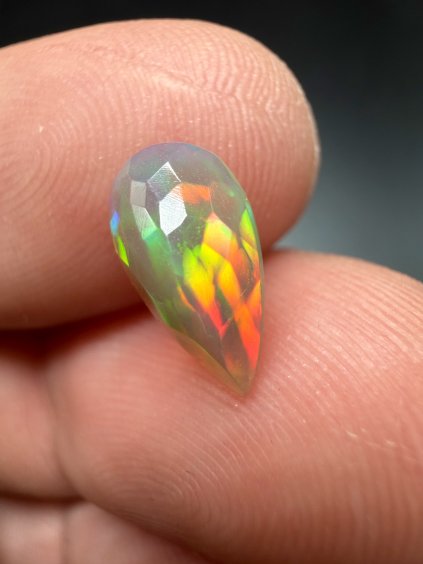 Geschliffener Edelopal – Welo, Äthiopien