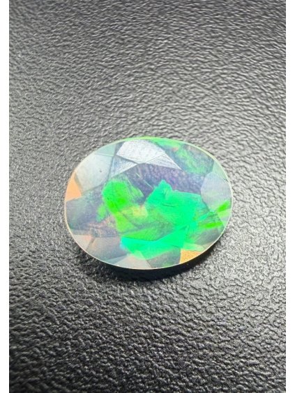 Faceted precious opal 1,2ct – Welo, Ethiopia