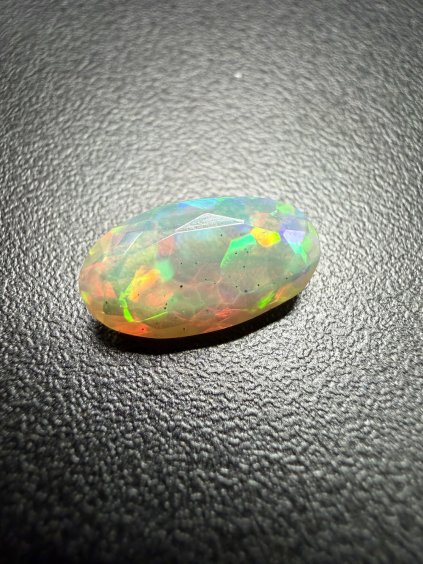 Geschliffener Edelopal – Welo, Äthiopien