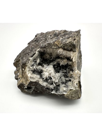 Calcite, Natrolite, Analcime – Breziny u Decina, CZ