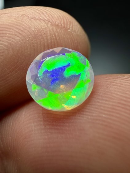 Geschliffener Edelopal 1,35ct – Welo, Äthiopien