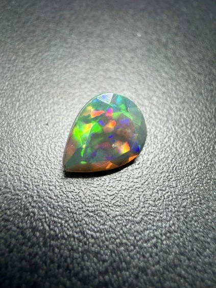 Broušený drahý opál 1,4ct – Welo, Etiopie