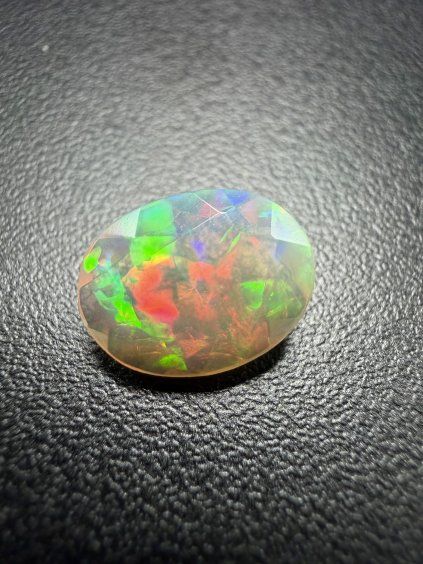 Broušený drahý opál 1,5ct – Welo, Etiopie