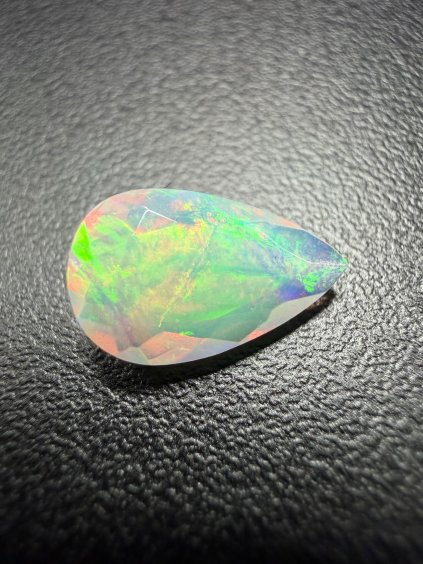 Geschliffener Edelopal – Welo, Äthiopien