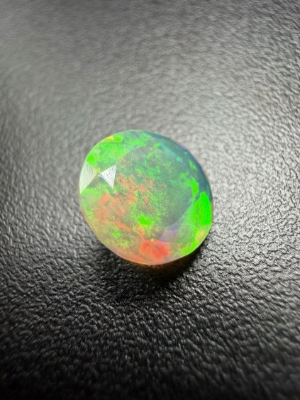 Faceted precious opal – Welo, Ethiopia