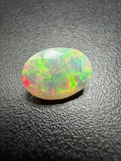 Geschliffener Edelopal 1,03ct – Welo, Äthiopien