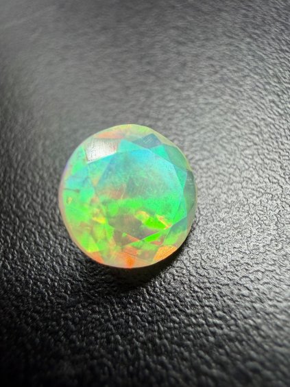 Geschliffener Edelopal 1,14ct – Welo, Äthiopien