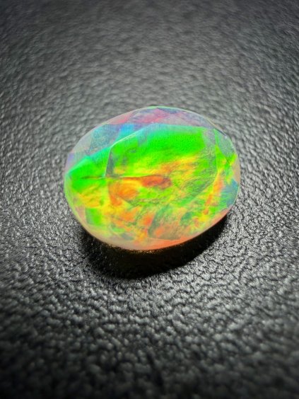 Faceted precious opal 1,25ct – Welo, Ethiopia