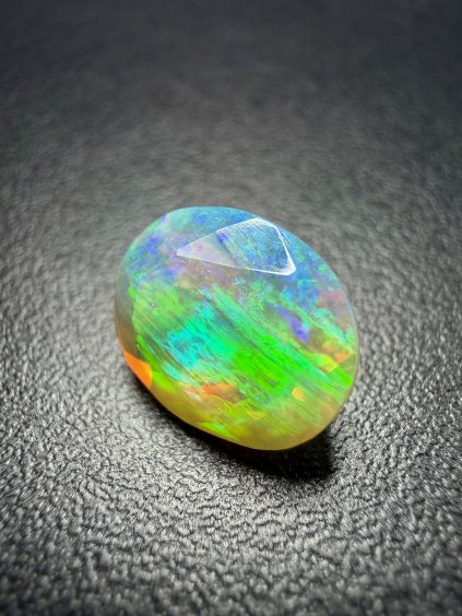 Faceted precious opal 1,94ct – Welo, Ethiopia