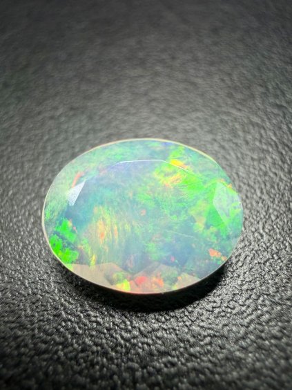 Faceted precious opal 1,62ct – Welo, Ethiopia