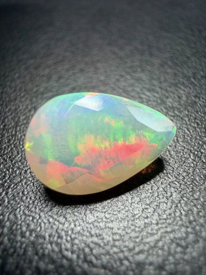 Broušený drahý opál 1,5ct – Welo, Etiopie