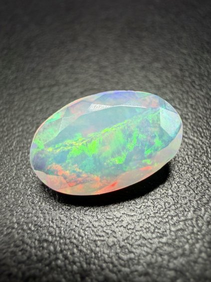 Faceted precious opal – Welo, Ethiopia