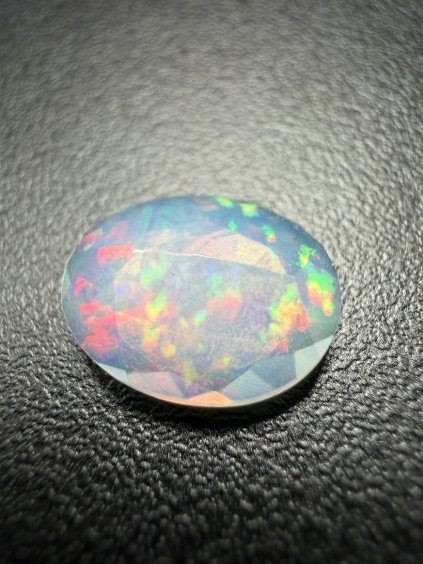 Geschliffener Edelopal – Welo, Äthiopien