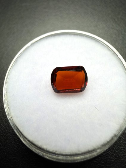 Faceted garnet 0,6ct – Almandine – India