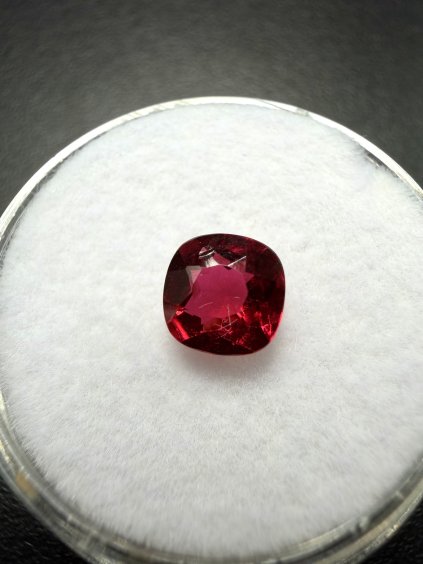 Facettierter Granat 0,81ct – Almandin – Indien