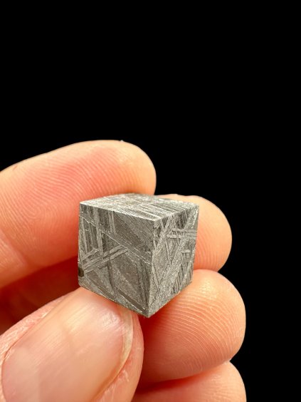 Meteorit Muonionalusta Würfel 10mm – Norrbotten, Schweden