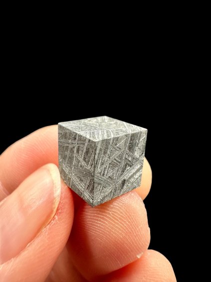 Meteorite Muonionalusta cube 10 mm – Norrbotten, Sweden