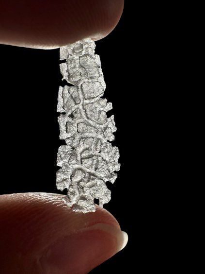 Karpathischer Obsidian – Igel – 0,5g / Klingelnd