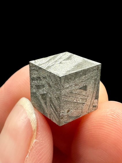 Meteorit Aletai kostka 9mm – Xinjiang, Čína