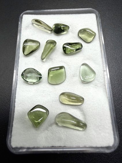 Tumbled moldavite in a box, 0,5–1 ct – random piece