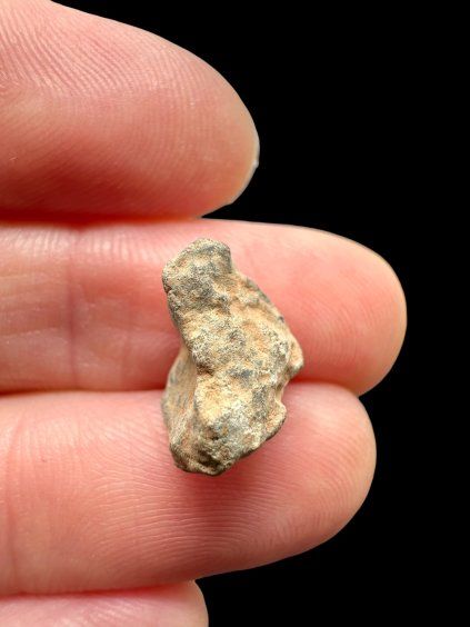 Mondmeteorit Bechar 007 – 0,8g – Algerien