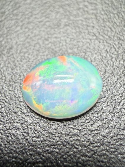 Drahý opál 0,55ct – Kabošon – Welo, Etiopie