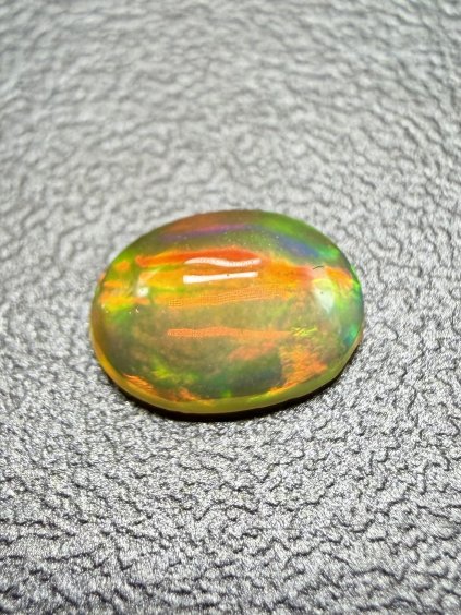 Edelopal 0,32ct – Cabochon – Welo, Äthiopien