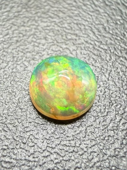 Precious opal cabochon 0,34ct – Welo, Ethiopia