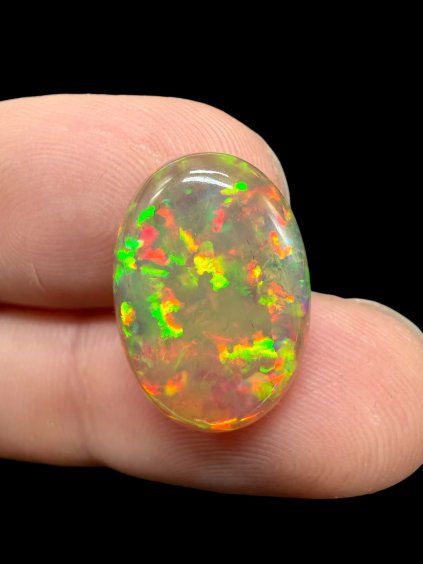 Drahý opál 6,75ct – Kabošon – Welo, Etiopie