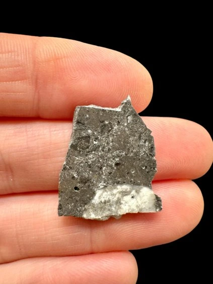 Lunar meteorite NWA 17865 – 1,9g – Algeria