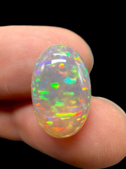 Precious opal 6,3ct – Cabochon – Welo, Ethiopia