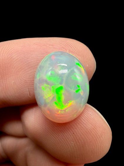 Drahý opál 4,9ct – Kabošon – Welo, Etiopie