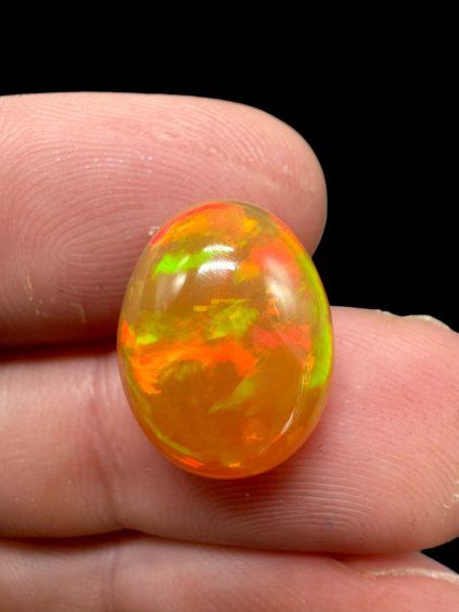 Drahý opál 6,65ct – Kabošon – Welo, Etiopie