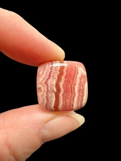Rhodochrosite cabochon – Argentina