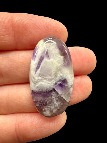 Zonaler Amethyst Cabochon – Namibia