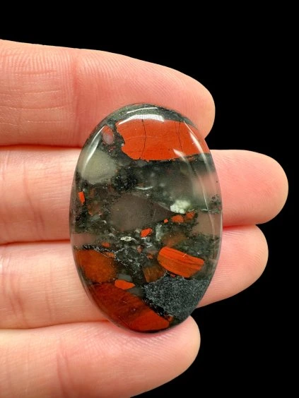 Brekzienjaspis Cabochon – Afrika