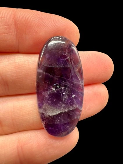 Zonaler Amethyst Cabochon – Namibia